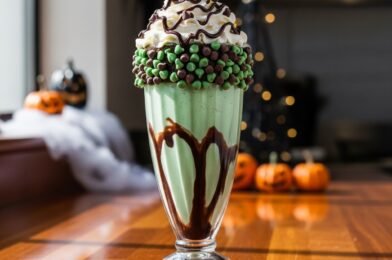 Witch’s Brew Mint Chocolate Milkshake – A Spooky, Creamy Delight You’ll Crave Year-Round